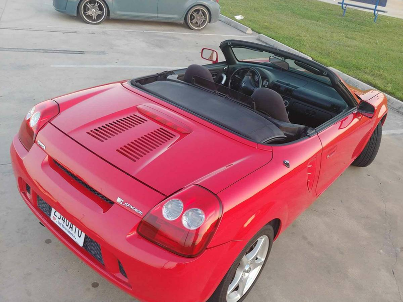 Illustration for article titled At $5,750, Could This 2003 Toyota MR2 Spyder Be Your Baby?